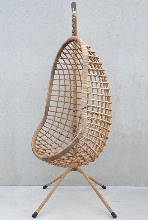1970s Hanging cane egg chair - Image 2