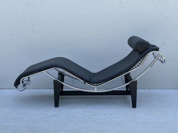 Mid Century Modern Le Corbusier Lc4 Style, Italian, Black Leather Chaise Longue Daybed
