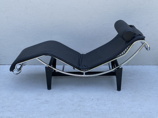 Mid Century Modern Le Corbusier Lc4 Style, Italian, Black Leather Chaise Longue Daybed - Image 2