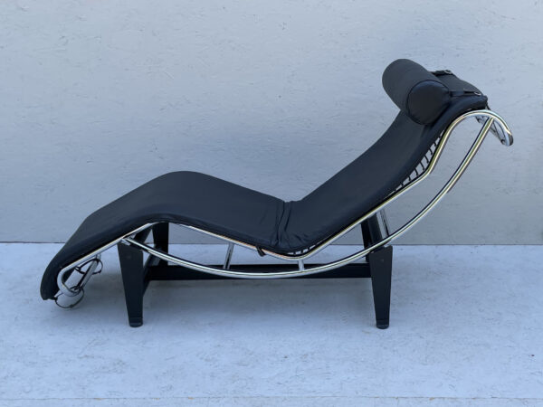 Mid Century Modern Le Corbusier Lc4 Style, Italian, Black Leather Chaise Longue Daybed - Image 3