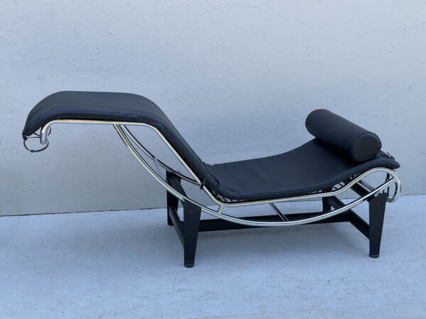 Mid Century Modern Le Corbusier Lc4 Style, Italian, Black Leather Chaise Longue Daybed - Image 4