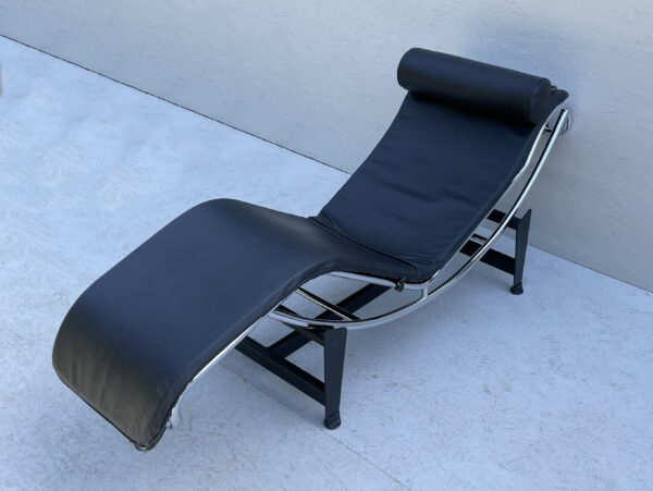Mid Century Modern Le Corbusier Lc4 Style, Italian, Black Leather Chaise Longue Daybed - Image 8