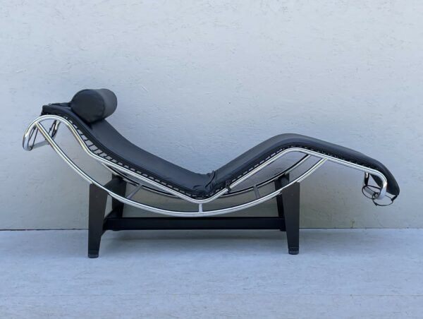 Mid Century Modern Le Corbusier Lc4 Style, Italian, Black Leather Chaise Longue Daybed - Image 9